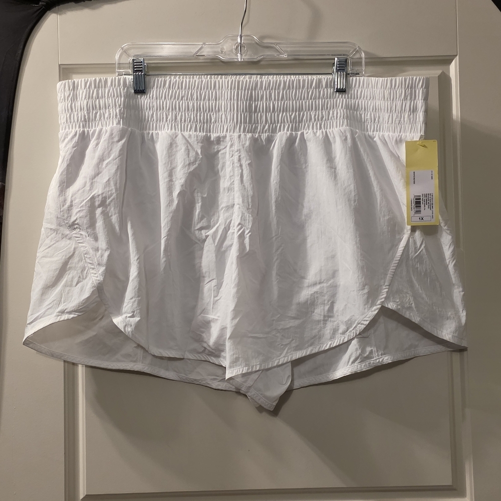 XL & 1X Women's Athletic High-Rise Crinkle Shorts